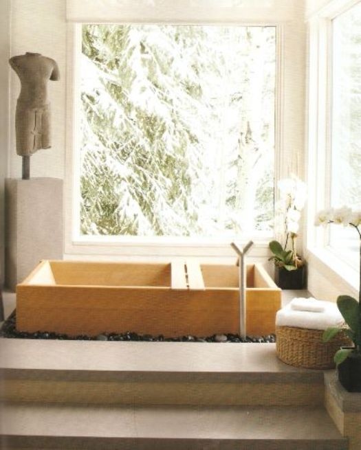 Duże okna to element charakterystyczny łazienek japońskich (pinterest)